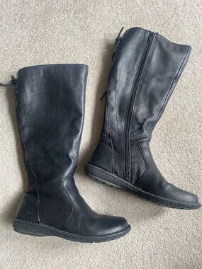 Women's Black Leather Knee-High Zip Boots